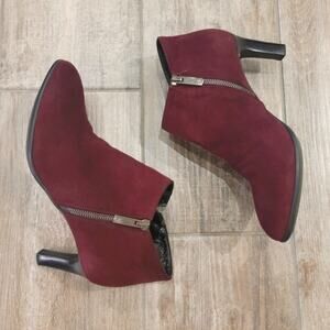 Aquatalia Boots Womens Size 7.5 Burgundy Suede Leather Zipper Heel Ankle Bootie